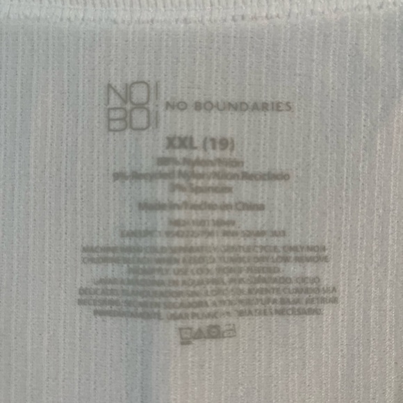 No Boundaries White V-Neck Ribbed Women's Top XXL Size 19 NWT Short Sleeves - Picture 4 of 5